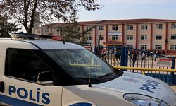 Edirne'de polis teneffüse çıkan çocukları Kovid-19 tedbirlerine uymaları yönünde uyardı