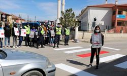 Elazığ'da jandarma ve öğrenciler 'trafikte yayalar kırmızı çizgimizdir' mesajı verdi