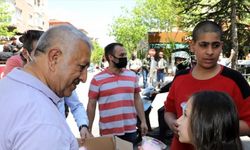 Afyonkarahisarlılar Ramazan Bayramı coşkusunu evlerinin balkonunda yaşadı