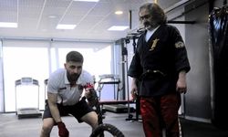 Antrenör baba, Balkan şampiyonu kick boksçu oğlunu müsabakalara hazırlıyor
