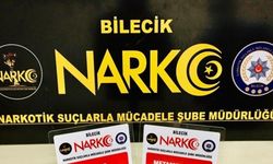 Bilecik'te, 'dur' ihtarına uymayıp uyuşturucuyu yol kenarına atarak kaçmaya çalışan sürücü yakalandı
