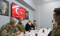 Cumhurbaşkanı Erdoğan, Düztepe Üs Bölgesi'ndeki askerlerin bayramını kutladı