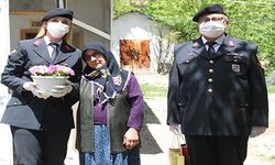 Erzurum'da jandarmadan şehit annesine Anneler Günü sürprizi