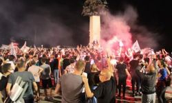 İzmirliler meydanlara doldu taştı!