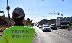 'Kilit kavşak' Kırıkkale'de 'tam kapanma' döneminin sona ermesiyle trafik yoğunluğu başladı