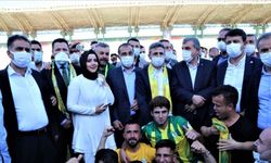 Profesyonel futbol liglerinin şampiyon kadın başkanı gururlu