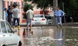 Bolu'da sağanak su baskınlarına neden oldu