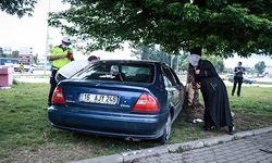 Bursa'da otomobil, otobüs durağındaki yayalara çarptı: 5 yaralı