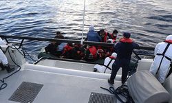 Çanakkale açıklarında Türk kara sularına itilen 17 düzensiz göçmen kurtarıldı