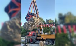 Tankut Öktem imzalı “Pehlivanlar“ heykeli görünür olması amacıyla Saraçlar Caddesi'ne taşındı