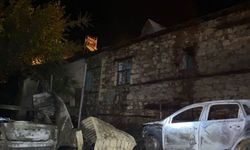Elazığ'da bir ev ve iki otomobil yanarak kullanılamaz hale geldi
