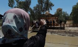 Filistinli kadın 24 yıldır göremediği ailesiyle Ürdün Nehri'nin karşı kıyılarında hasret giderdi