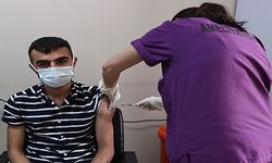 İstanbul'da 35 yaş ve üzeri vatandaşlar Kovid-19'a karşı aşılanmaya başladı