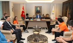 Akşener, dünya şampiyonu milli sporcu Ayşe Begüm Onbaşı'yı kabul etti