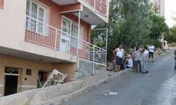 İzmir'de bir evde meydana gelen patlama nedeniyle 5 kişi yaralandı
