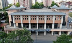 Kadir Topbaş'ın adı Bağcılar Belediyesine ait Halk Sarayı'na verildi
