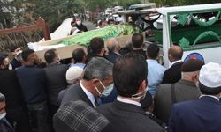 Kars'taki trafik kazasında ölen 2 kardeş defnedildi