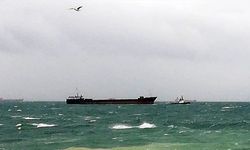 Kartal'da sürüklenen kargo gemisine müdahale edildi