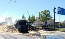 Malatya'da saman yüklü TIR yandı