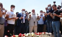 Mardin'deki trafik kazasında hayatını kaybeden Suzan öğretmen ağıtlarla toprağa verildi
