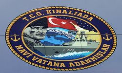 Milli gemiye içinde birçok mesajı barındıran özel amblem