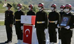 Pençe Yıldırım Harekatı'nda şehit olan asker için Hakkari'de tören düzenlendi