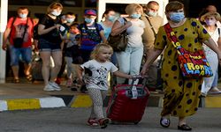 Rusya'dan ilk turist kafilesi Antalya'ya geldi