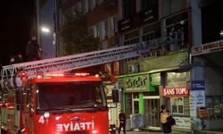 Sivas'ta alışveriş merkezinde çıkan yangın bir iş yerinde hasara yol açtı