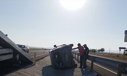 Aksaray'da kamyonet ile hafif ticari araç devrildi: 6 yaralı
