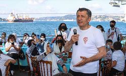 Bakan Selçuk, vapur gezisinde öğrencilerle biraraya geldi