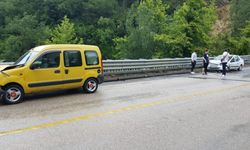 Karabük'te iki otomobil çarpıştı: 5 yaralı
