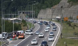 Anadolu Otoyolu'nda uzun araç kuyrukları
