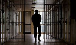 Pul biberi ve tuz kullanarak cezaevinden firar ettiler