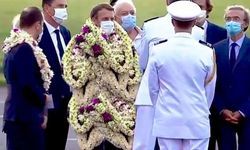 Macron'u yürüyen çelenge çevirdiler!