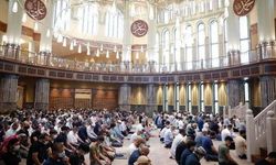 Taksim Camii'nde ilk bayram namazı sevinci