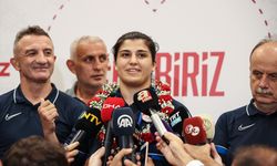 Busenaz Sürmeneli yurda döndü