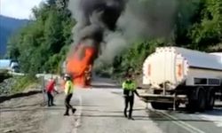 Bozkurt'a yardım taşıyan tırda yangın çıktı