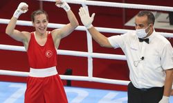 Milli boksör Buse Naz Çakıroğlu olimpiyat madalyasını garantiledi