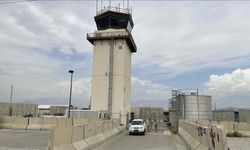 Bagram Üssü'ndeki Afgan askerleri Taliban'a teslim oldu