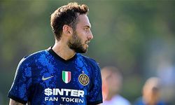 Hakan Çalhanoğlu İnter ile çıktığı ilk maçta tarih yazdı!