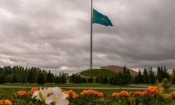 Kazakistan'da ulusal yas kapsamında bayraklar yarıya indirildi