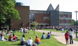 Sussex Üniversitesi aşı olan 10 öğrencisine 5 bin sterlin ödül verecek