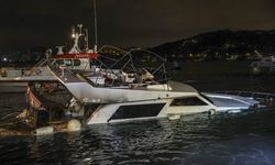 İstanbul'da yanan tekne battı