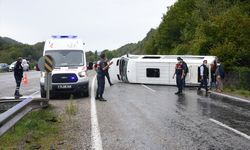 Bartın'da işçi servisinin devrildiği kazada 11 kişi yaralandı