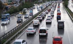 İstanbul'da sağanağın etkisiyle trafik yoğunluğu arttı