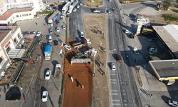 Yem yüklü tır devrildi, D-565'in Balıkesir yönü ulaşıma kapandı