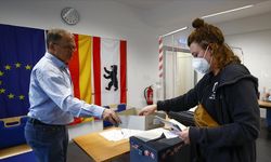 Almanya'da seçimin birincisi SPD, Yeşiller ve Hür Demokratlarla koalisyon istiyor