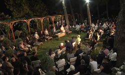 Başkan Erdoğan'ın 'Eşiniz Emine Erdoğan'a şiir yazıyor musunuz?' sorusuna verdiği cevap alkış aldı!