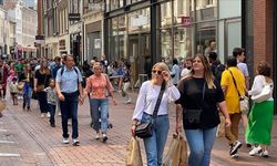 Hollanda'da sosyal mesafe kuralı dahil bir dizi kısıtlama 25 Eylül'de kaldırılıyor