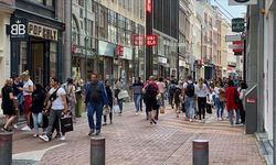 Hollanda'da sosyal mesafe kuralı kalktı, 'korona kartı' uygulaması başladı